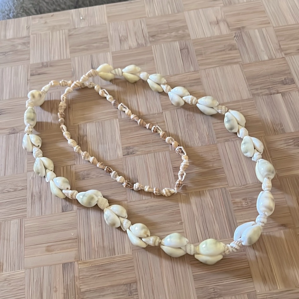 Long shell necklace